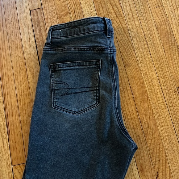 American Eagle Stretch Mom Jeans in distressed gray/black. - Picture 2 of 4